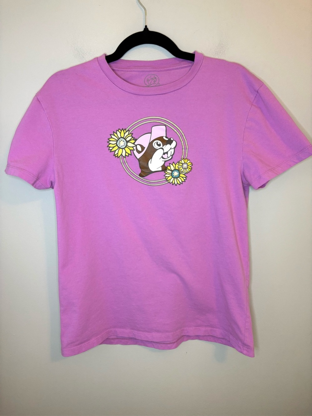 Buc-ee’s Love Me Some Boots Pink Graphic Tee Women’s M Western Cowgirl